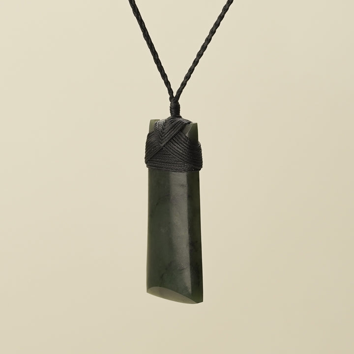 Toki Pounmau Medium, Black Binding