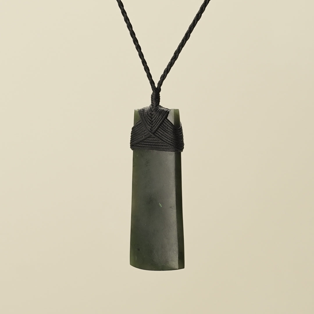 Toki Pounmau Medium, Black Binding