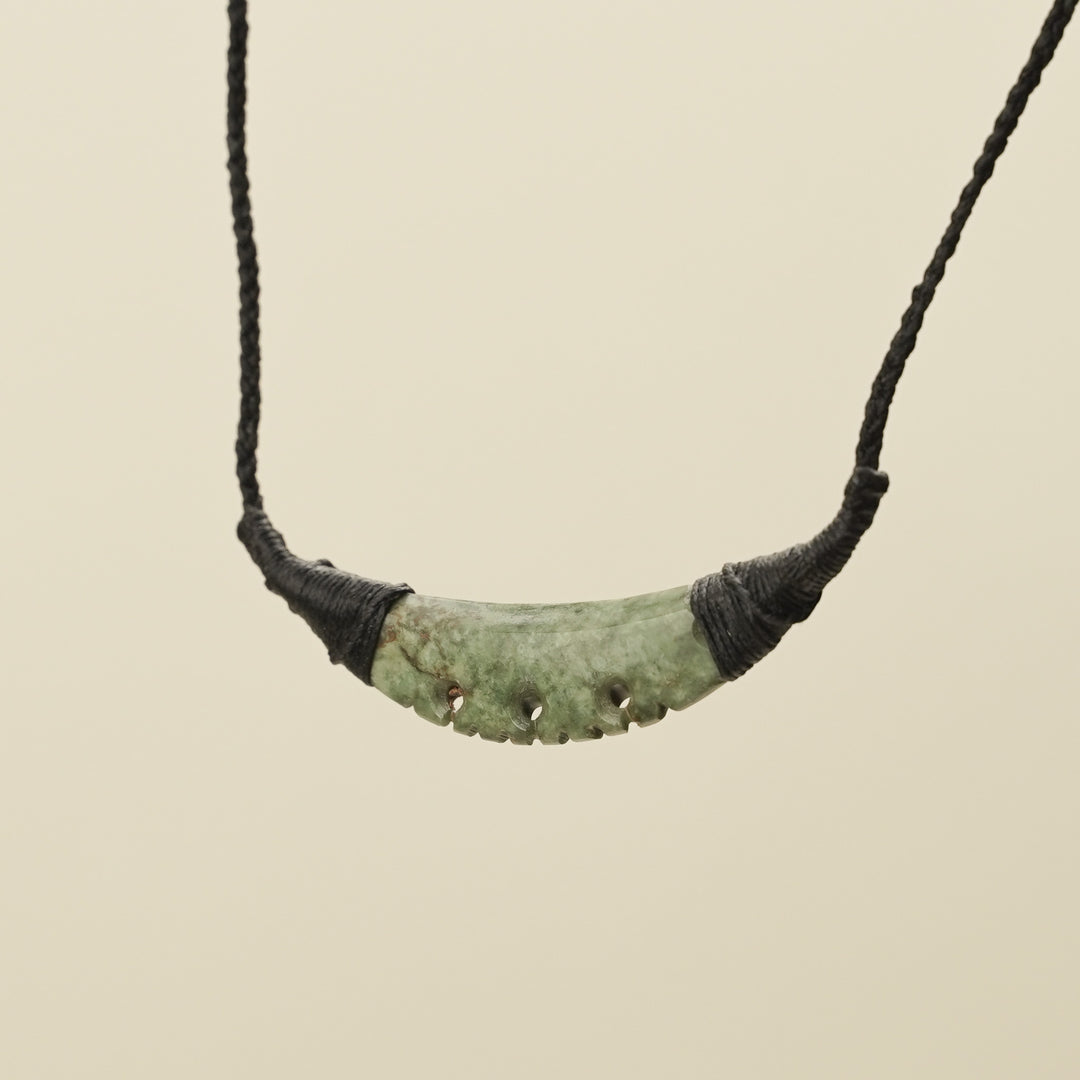 Notched Kōuma Breastplate Kōkopu Pounamu Small Pendant