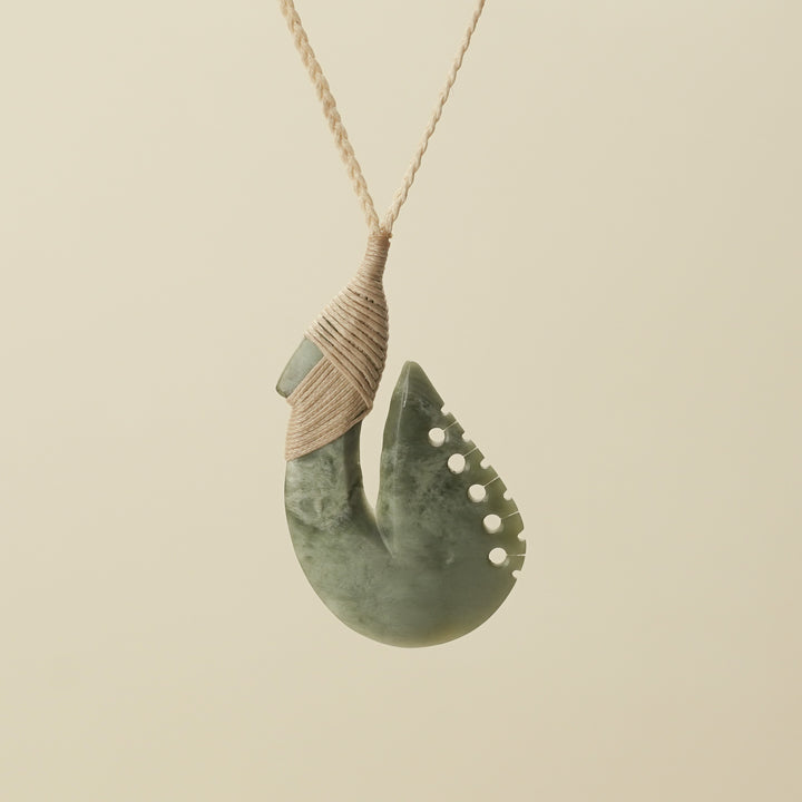 Notched Hei Matau Inanga Medium Pendant, Tan Binding