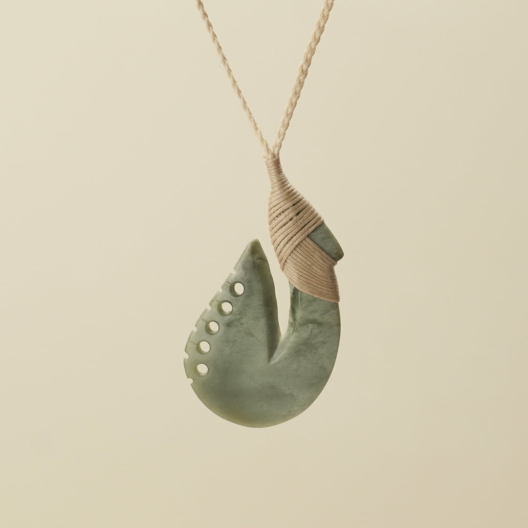 Notched Hei Matau Inanga Medium Pendant, Tan Binding