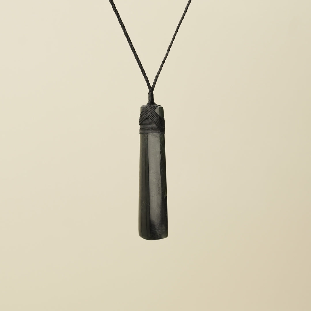 Toki Kawakawa Polished Pounamu Large Black Binding