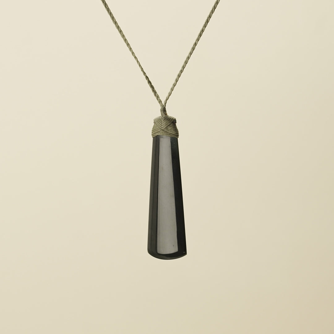 Toki Kawakawa Polished Pounamu Large, Khaki Binding