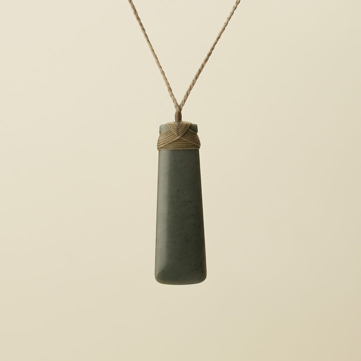 Toki Inanga Matte Pounamu Large, Tan Binding