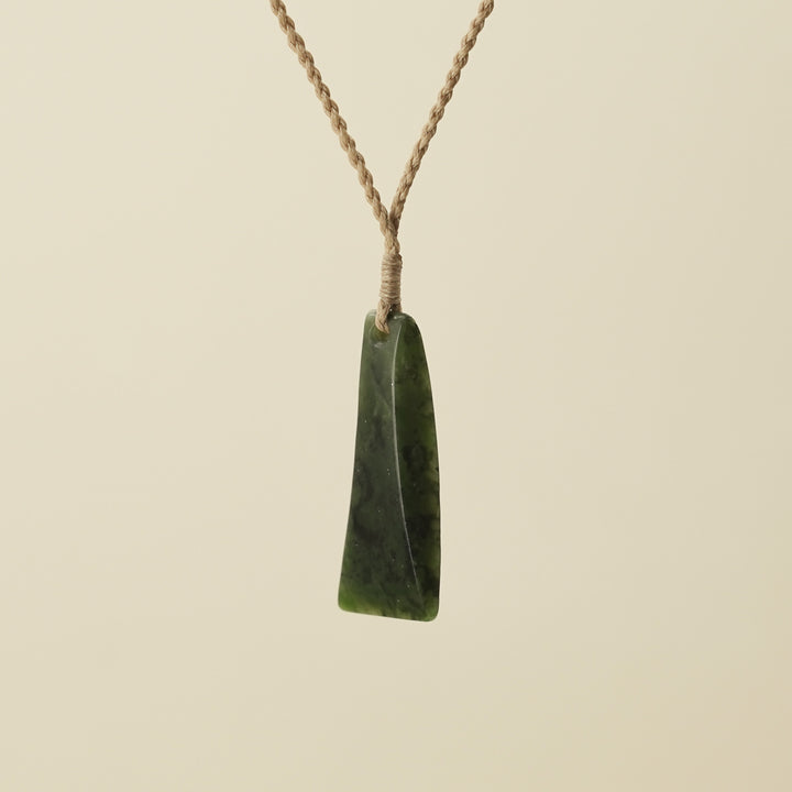 Toki Kawakawa Medium Pounamu, Tan Binding