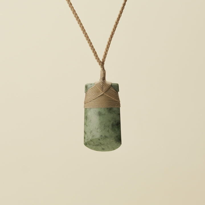 Toki Inanga Medium Pounamu, Tan Binding