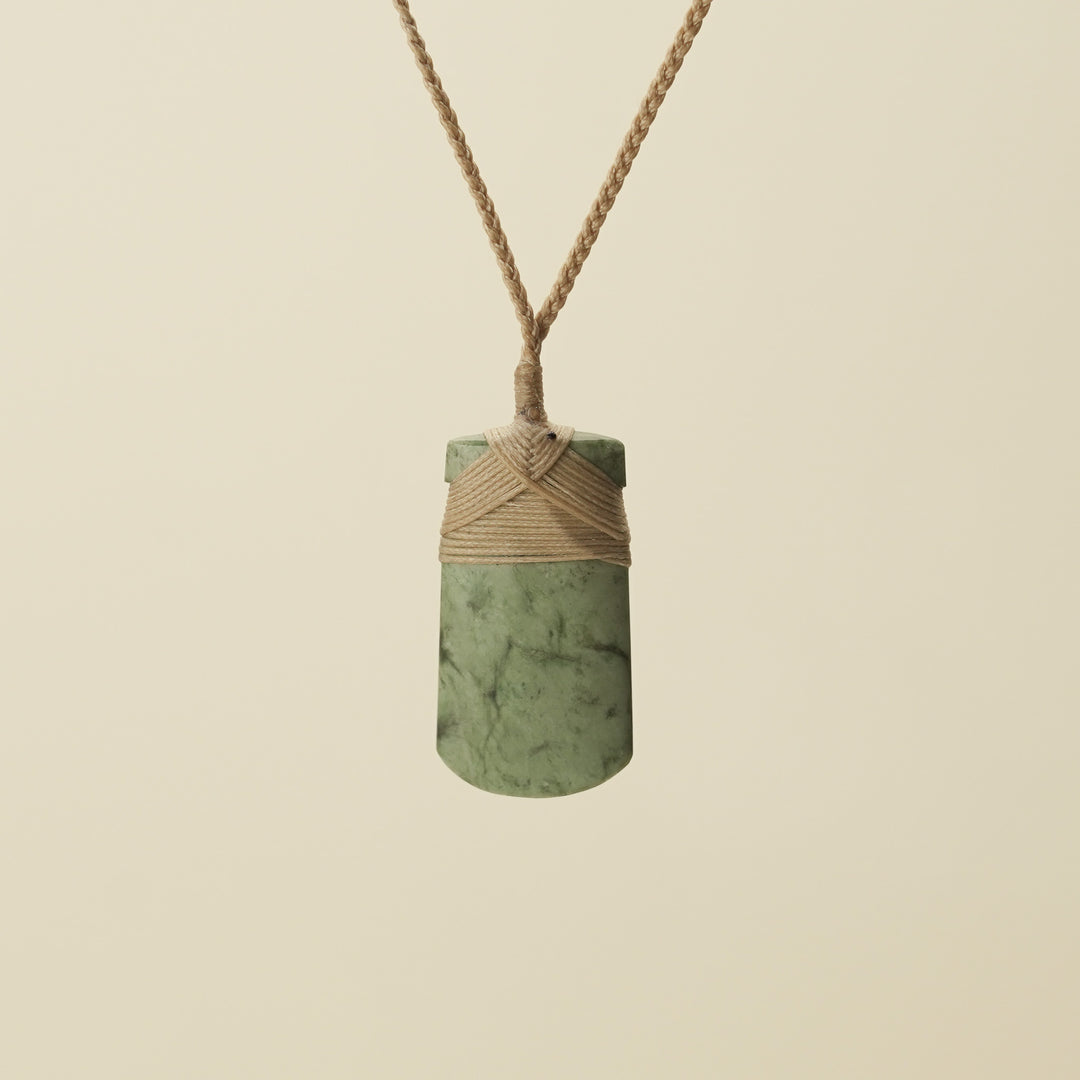 Toki Inanga Medium Pounamu, Tan Binding