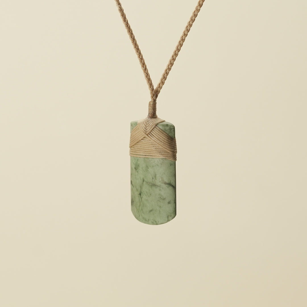 Toki Inanga Medium Pounamu, Tan Binding