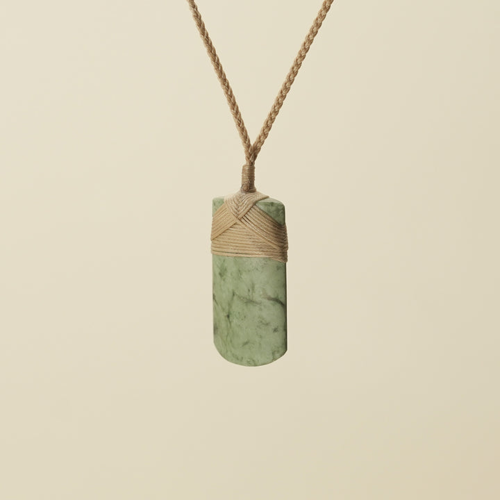 Toki Inanga Medium Pounamu, Tan Binding