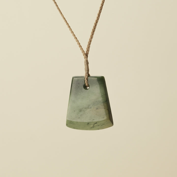 Toki Inanga Medium Pounamu, Tan Binding