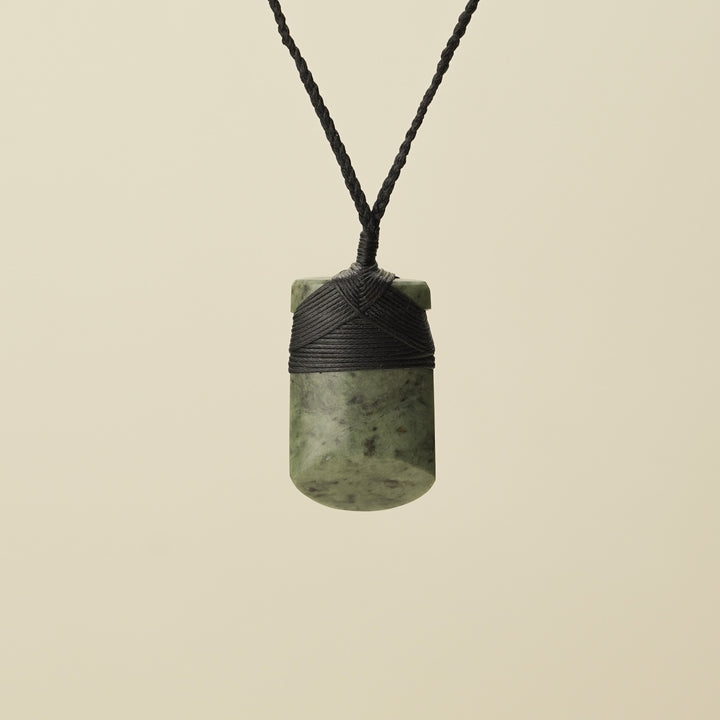Toki Inanga Medium Pounamu, Black Binding