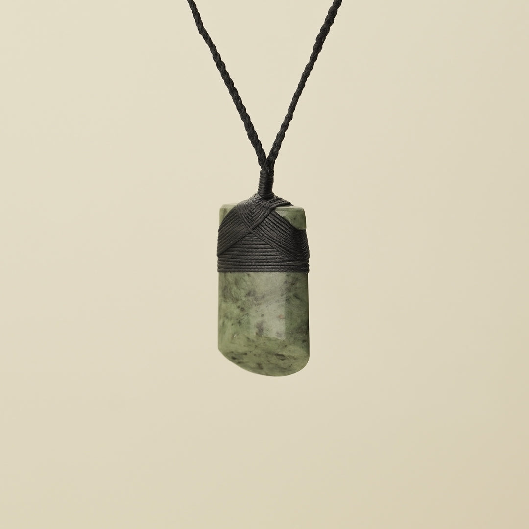 Toki Inanga Medium Pounamu, Black Binding