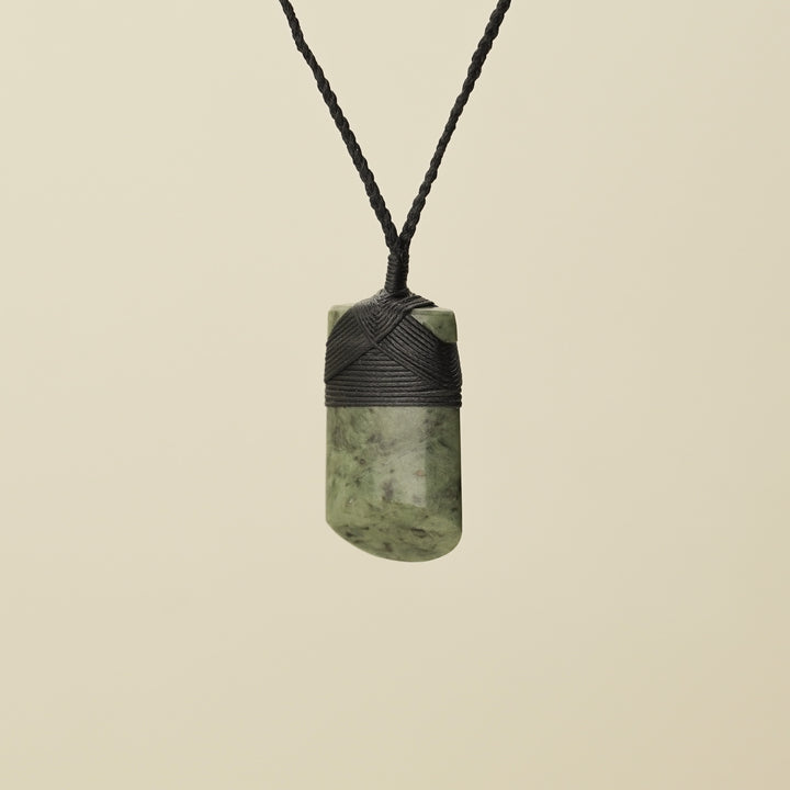 Toki Inanga Medium Pounamu, Black Binding