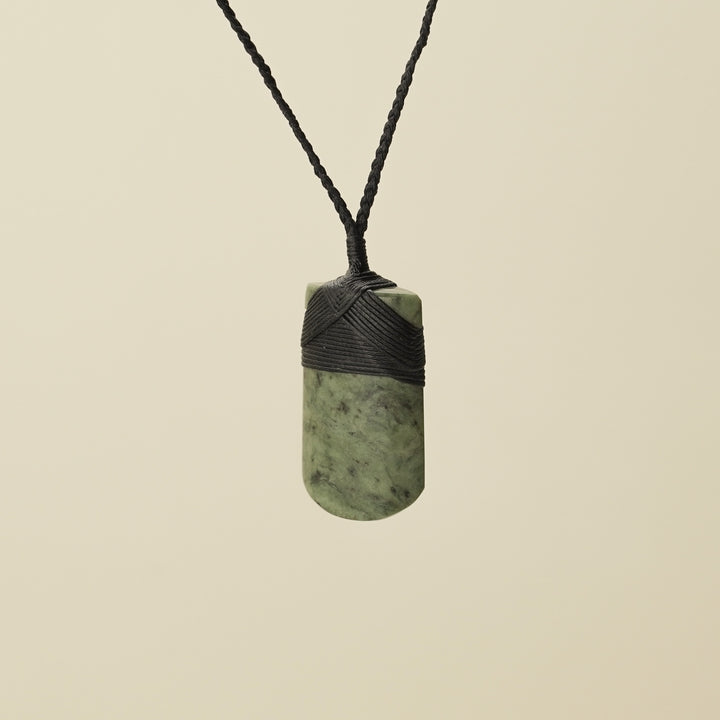 Toki Inanga Medium Pounamu, Black Binding