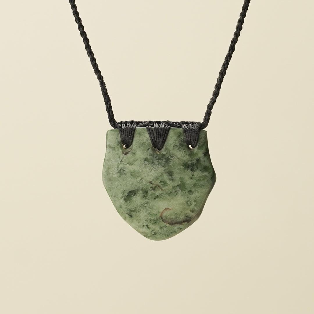 Kōuma Breastplate Kōkopu Pounamu Medium Pendant