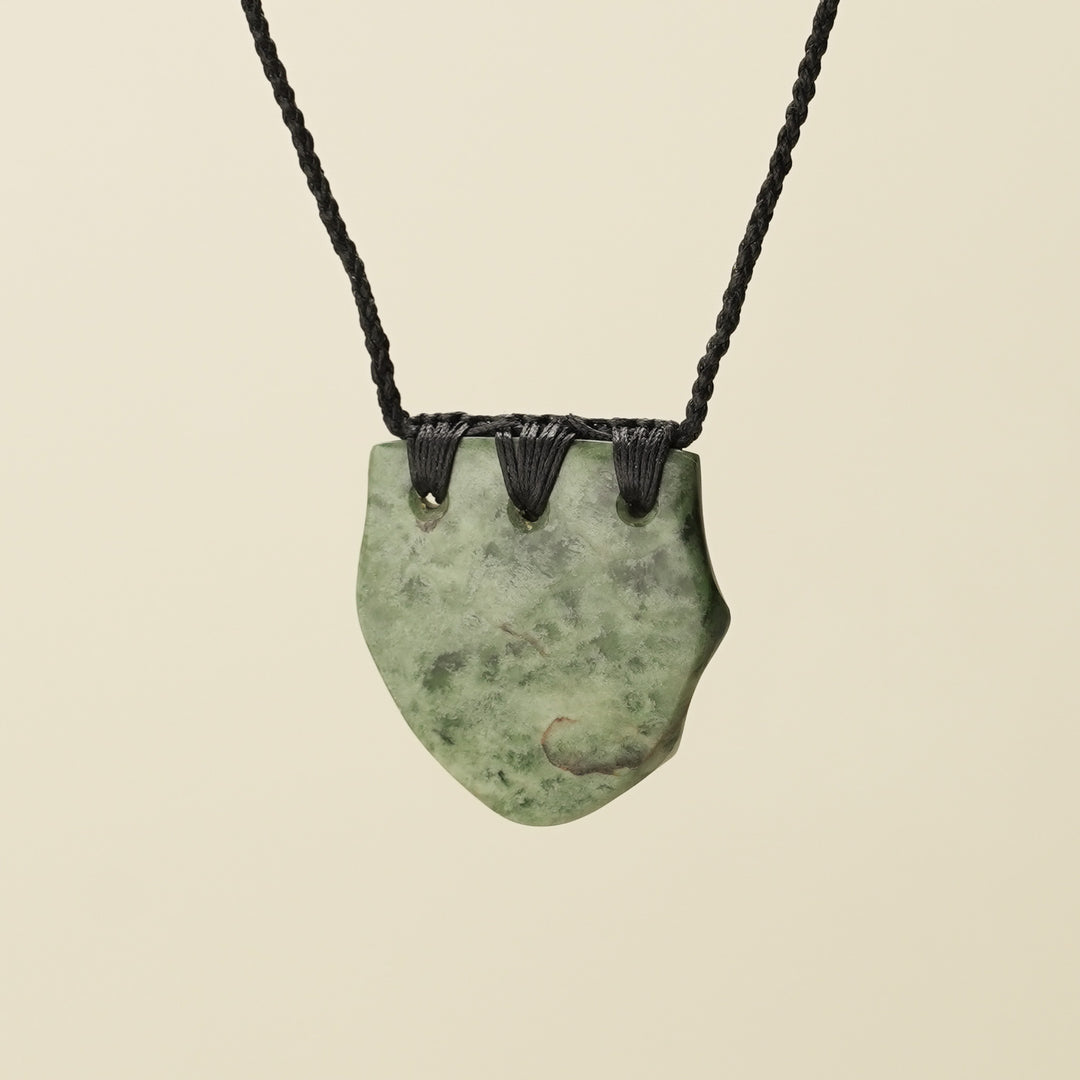 Kōuma Breastplate Kōkopu Pounamu Medium Pendant