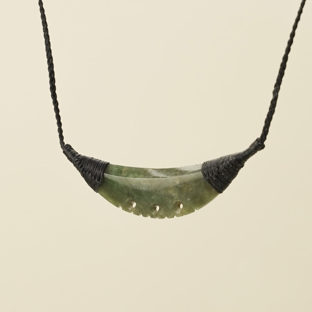 Notched Kōuma Breastplate Kawakawa Pounamu Small Pendant