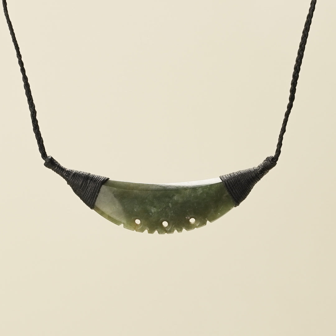 Notched Kōuma Breastplate Kawakawa Pounamu Small Pendant