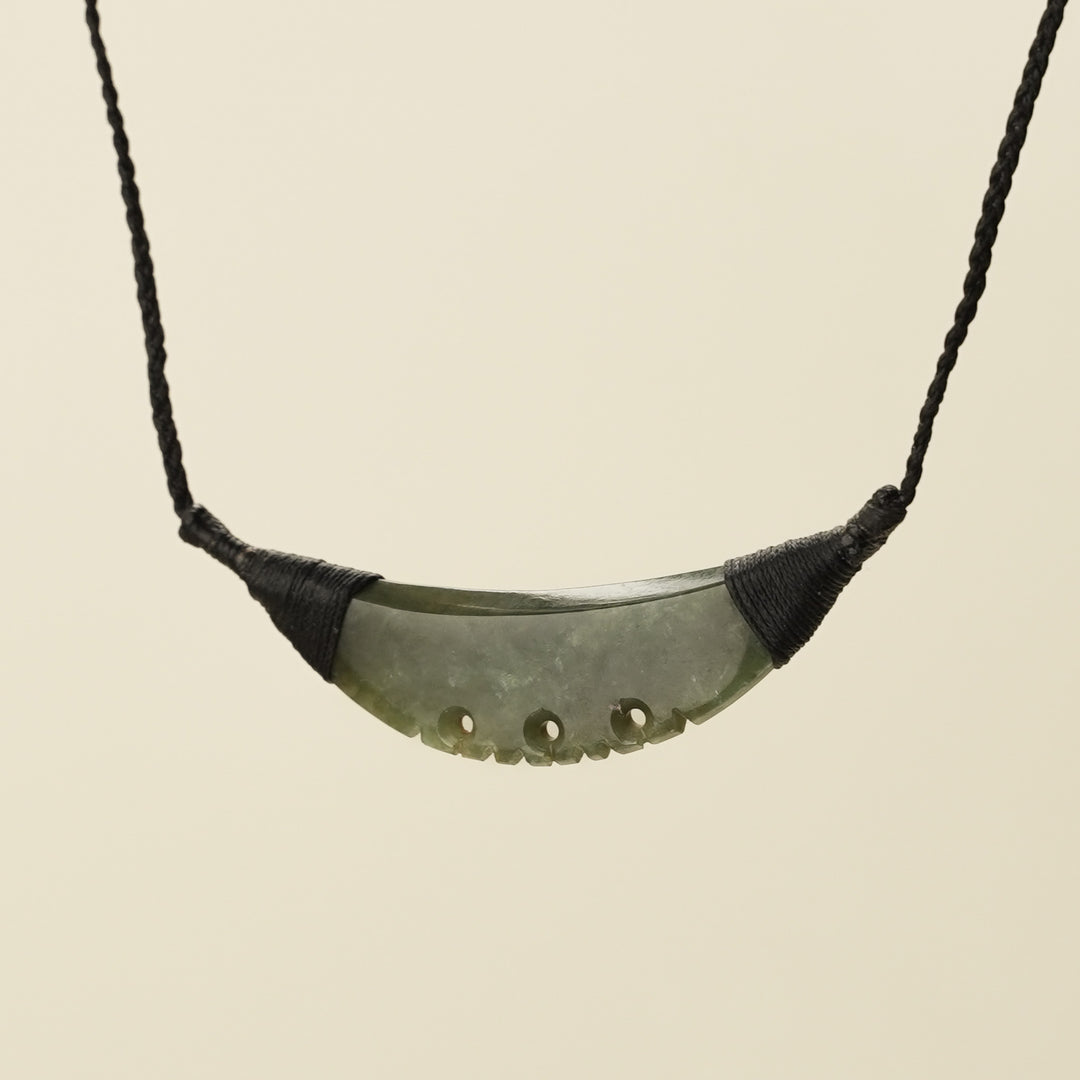 Notched Kōuma Breastplate Kawakawa Pounamu Small Pendant