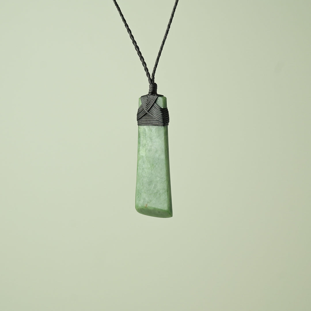 Medium Kawakawa Pounamu Toki Pendant