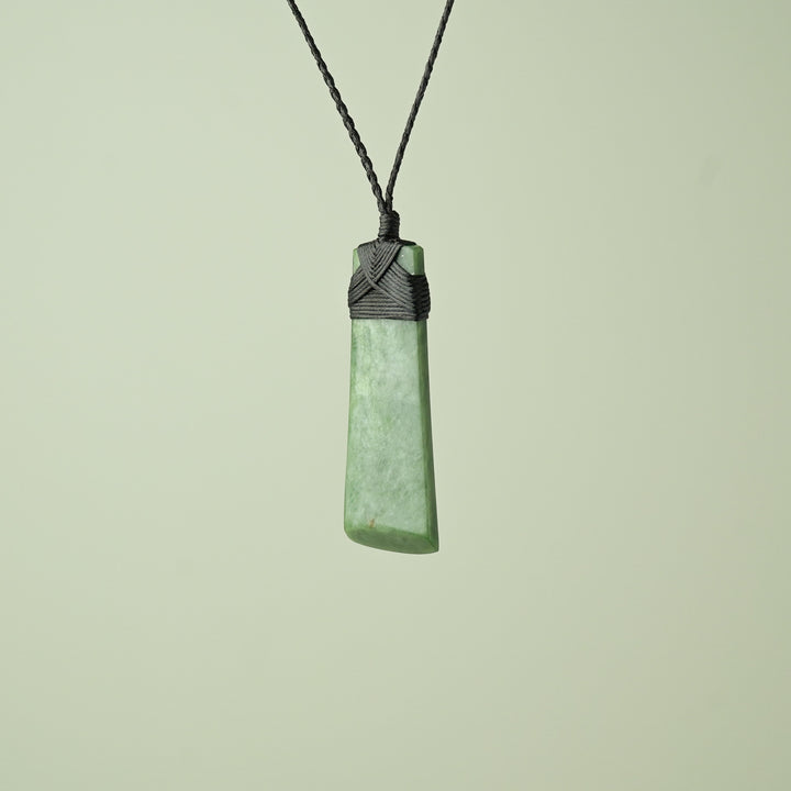 Medium Kawakawa Pounamu Toki Pendant