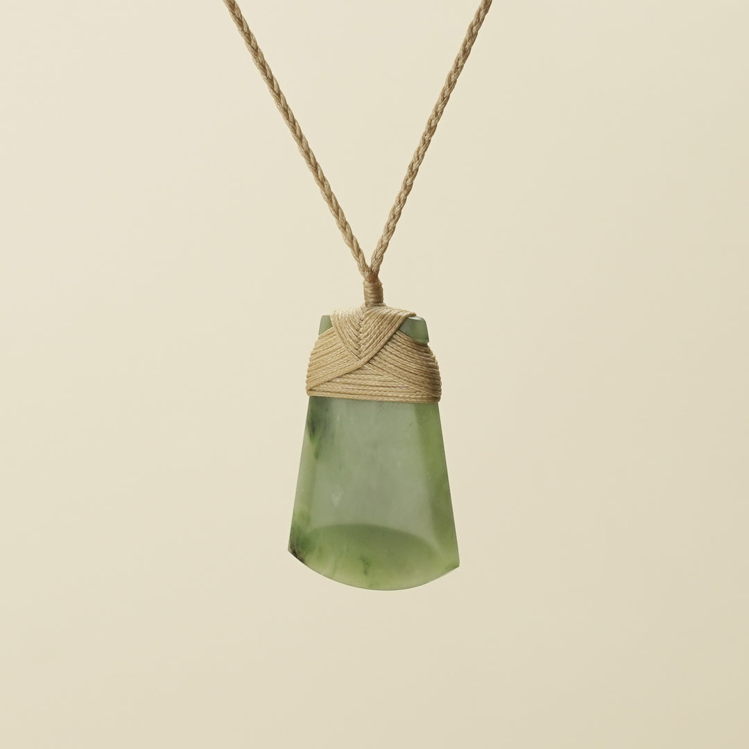 Matte Toki Inanga Kahurangi Pounamu Medium Large, Tan Binding