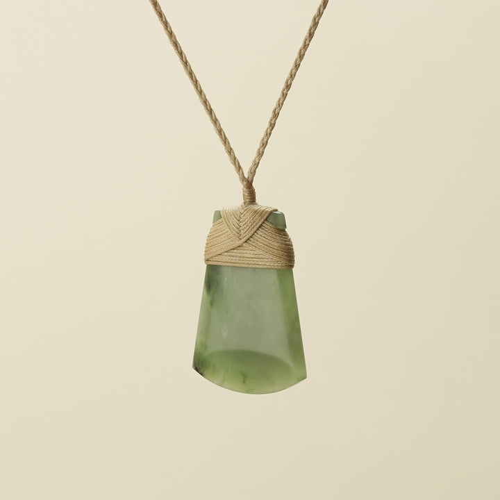 Matte Toki Inanga Kahurangi Pounamu Medium Large, Tan Binding