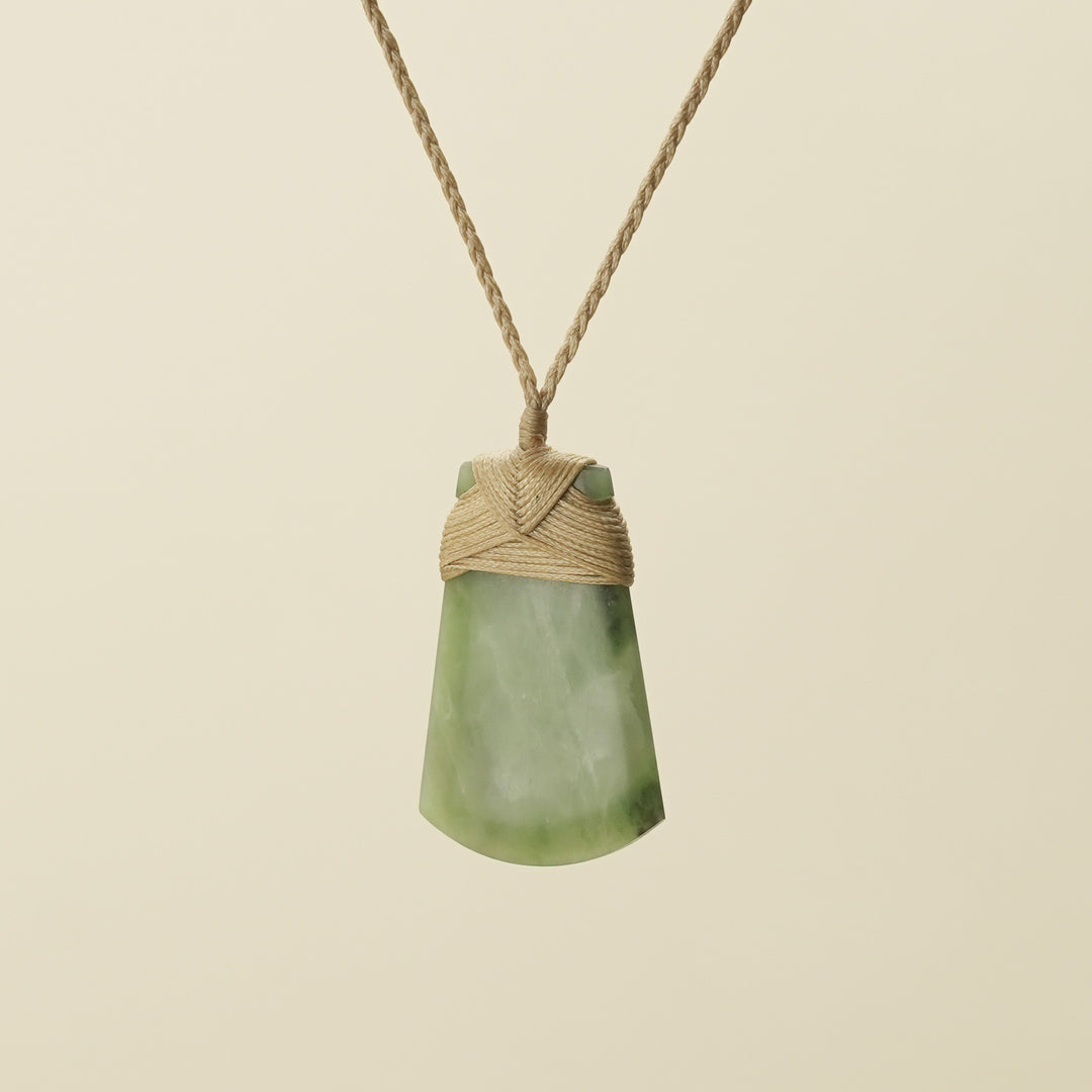 Matte Toki Inanga Kahurangi Pounamu Medium Large, Tan Binding