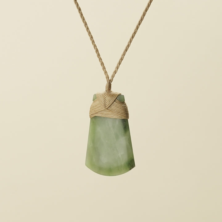 Matte Toki Inanga Kahurangi Pounamu Medium Large, Tan Binding