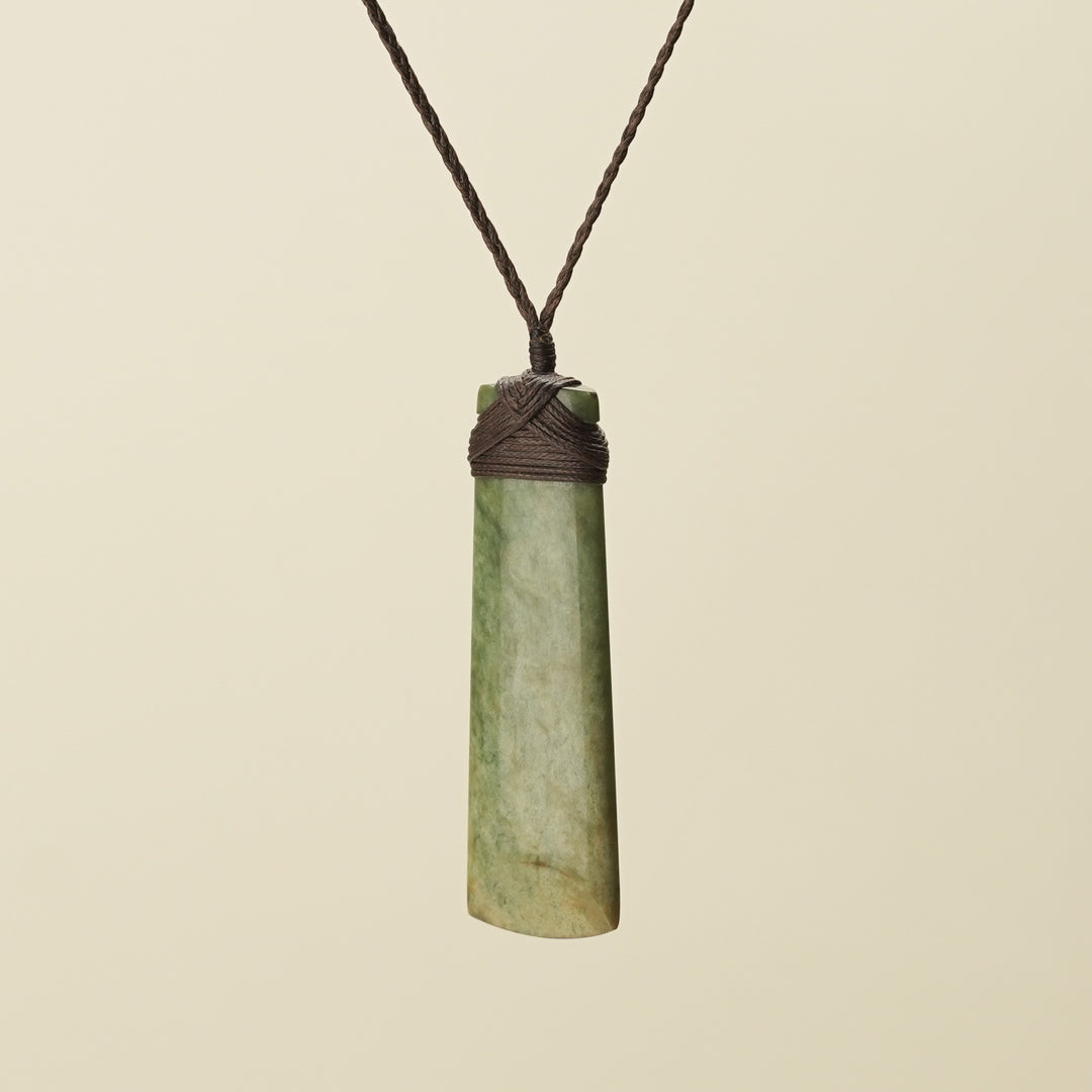 Raukaraka Pounamu Large Toki, Brown Binding