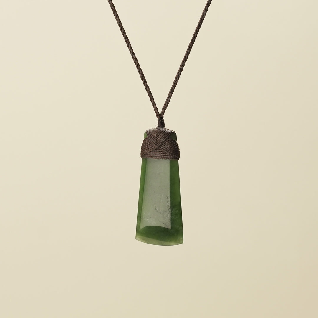 Medium Kawakawa Pounamu Toki, Brown Binding