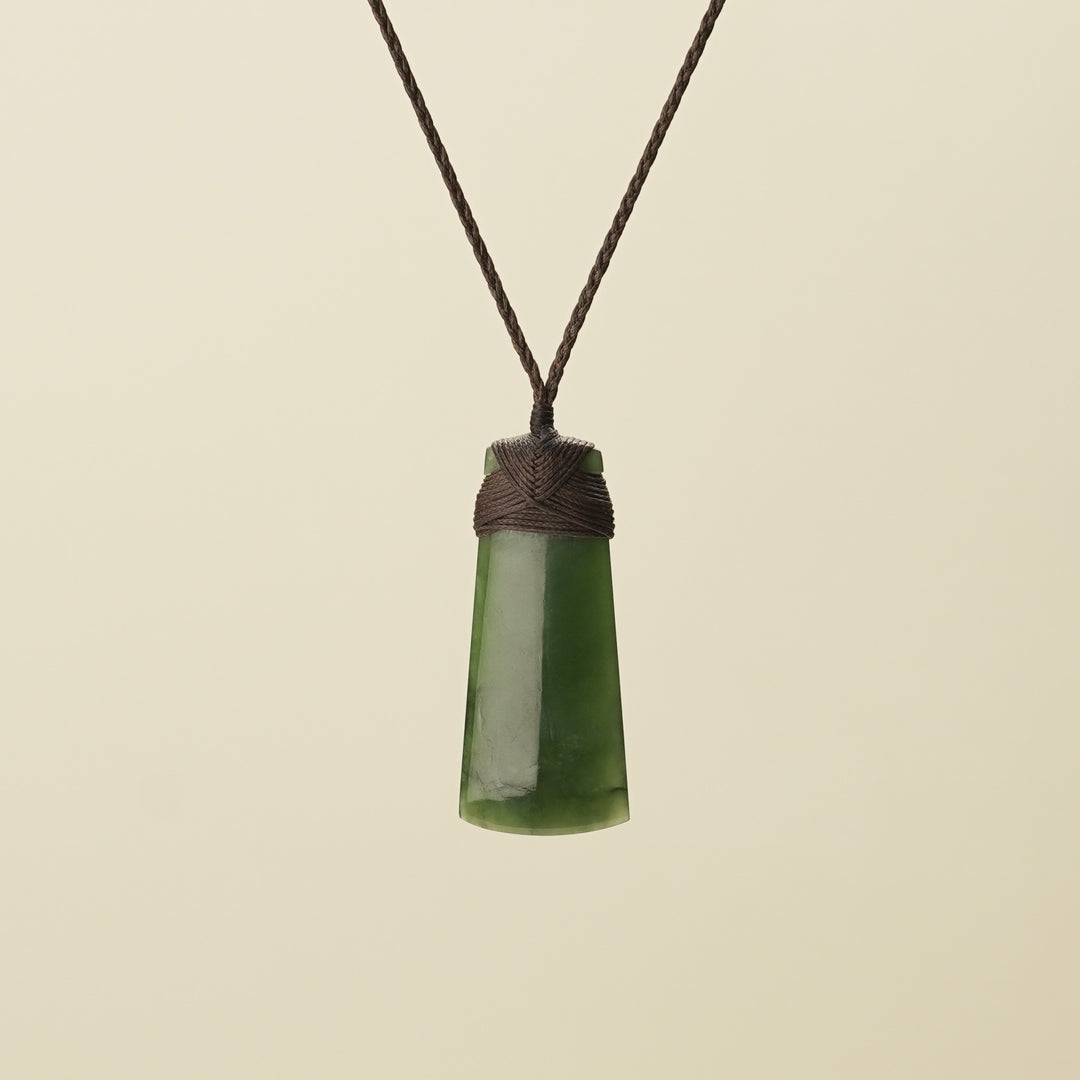 Medium Kawakawa Pounamu Toki, Brown Binding