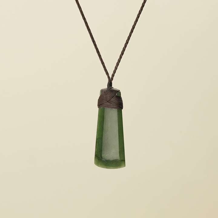 Medium Kawakawa Pounamu Toki, Brown Binding