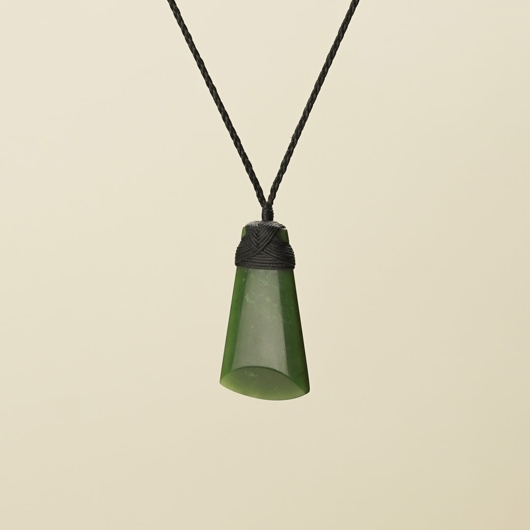 Medium Kawakawa Pounamu Toki, Black Binding