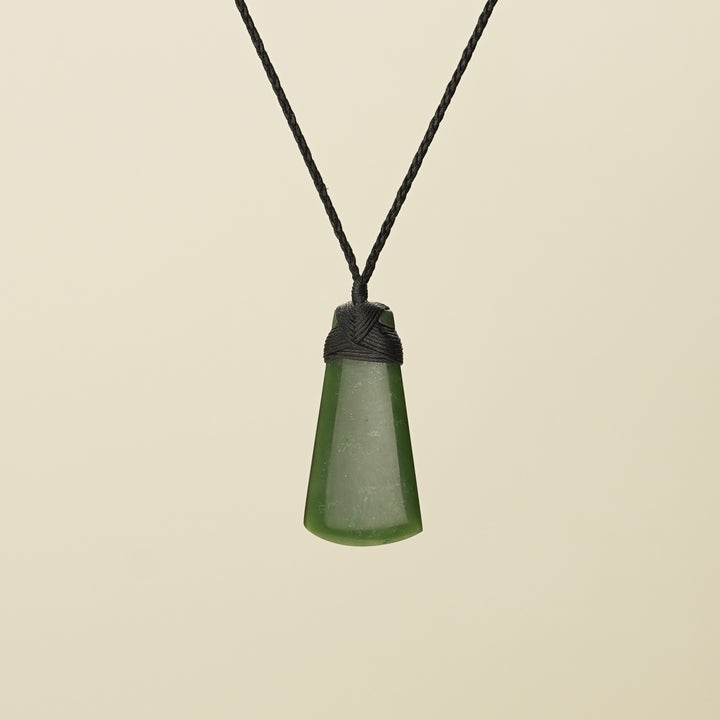 Medium Kawakawa Pounamu Toki, Black Binding