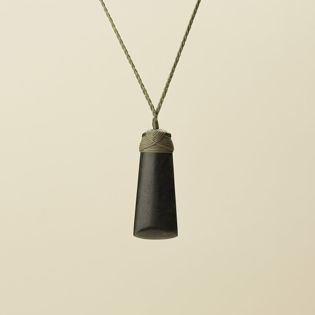 Kawakawa Toki Small Pounamu Pendant Khaki Binding