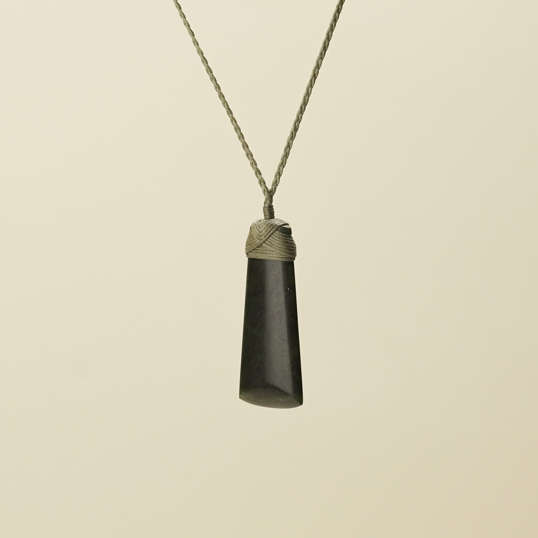 Medium Deep Green Kawakawa Pounamu Toki