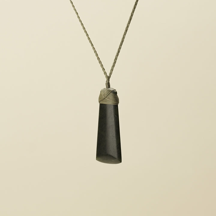 Medium Deep Green Kawakawa Pounamu Toki