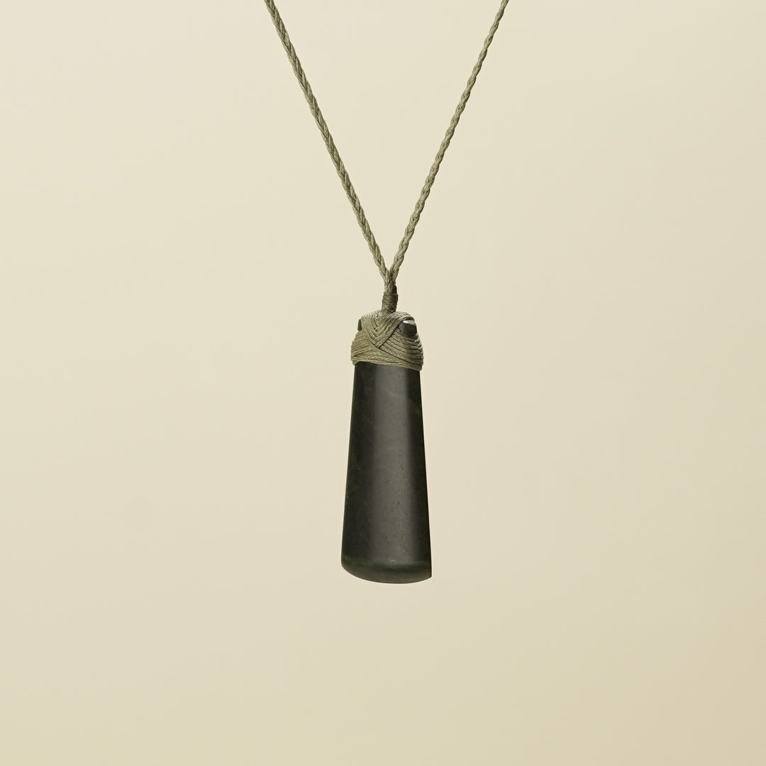 Medium Deep Green Kawakawa Pounamu Toki