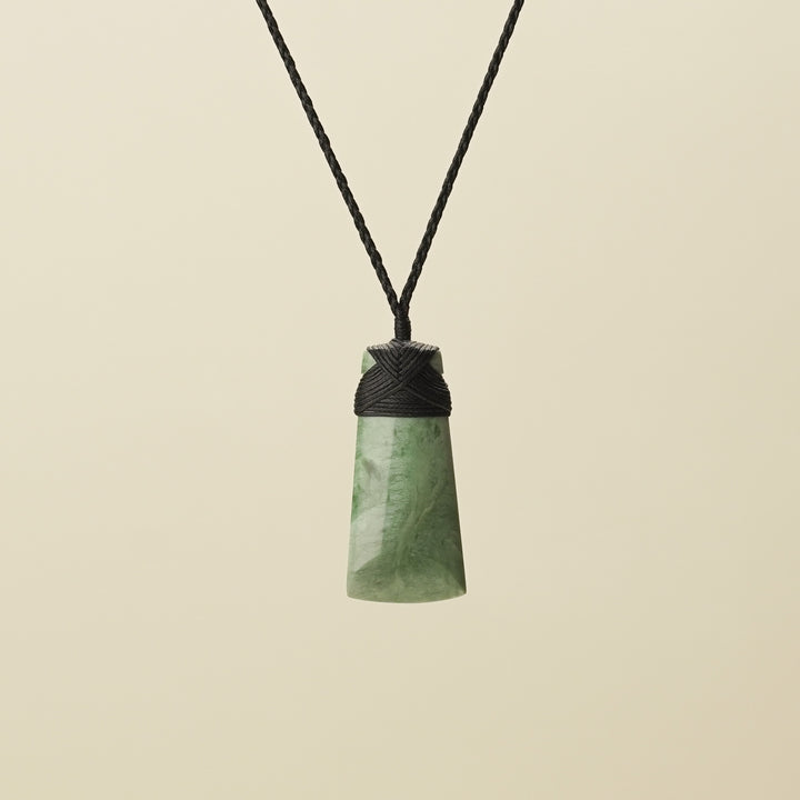 Medium Inanga Pounamu Toki, Black Binding