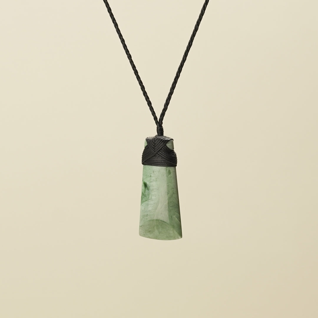 Medium Inanga Pounamu Toki, Black Binding