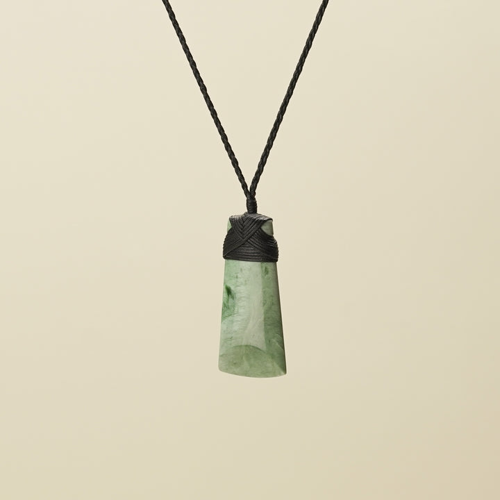 Medium Inanga Pounamu Toki, Black Binding