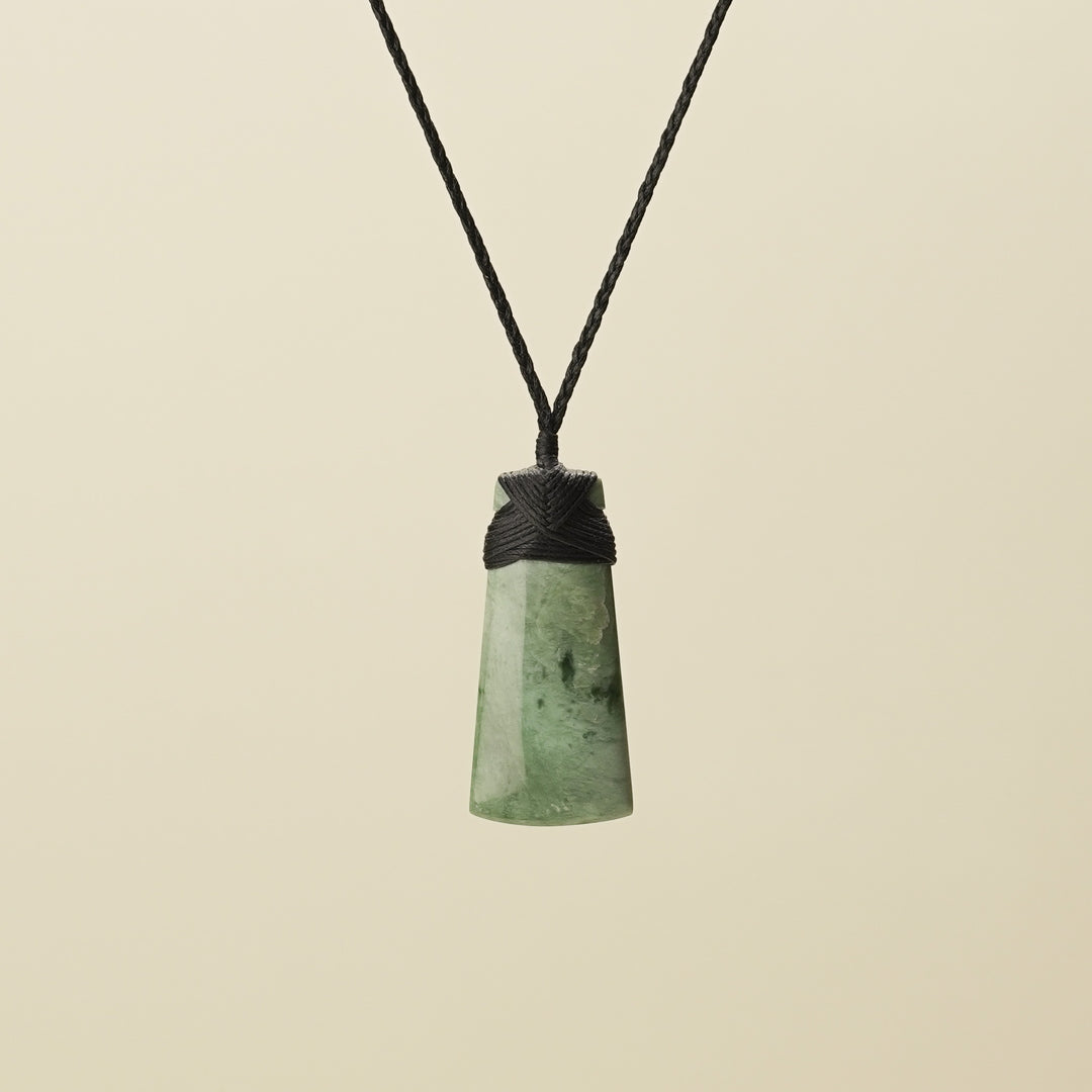 Medium Inanga Pounamu Toki, Black Binding