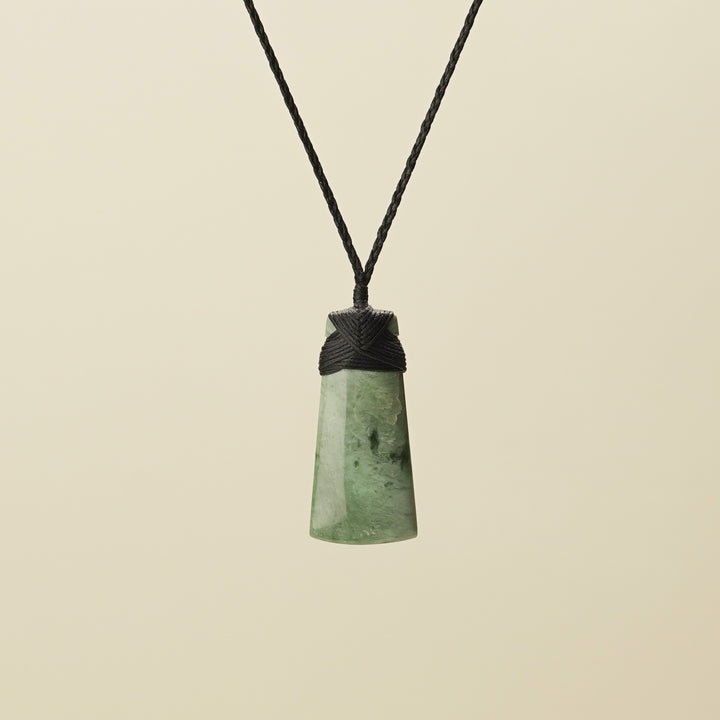 Medium Inanga Pounamu Toki, Black Binding