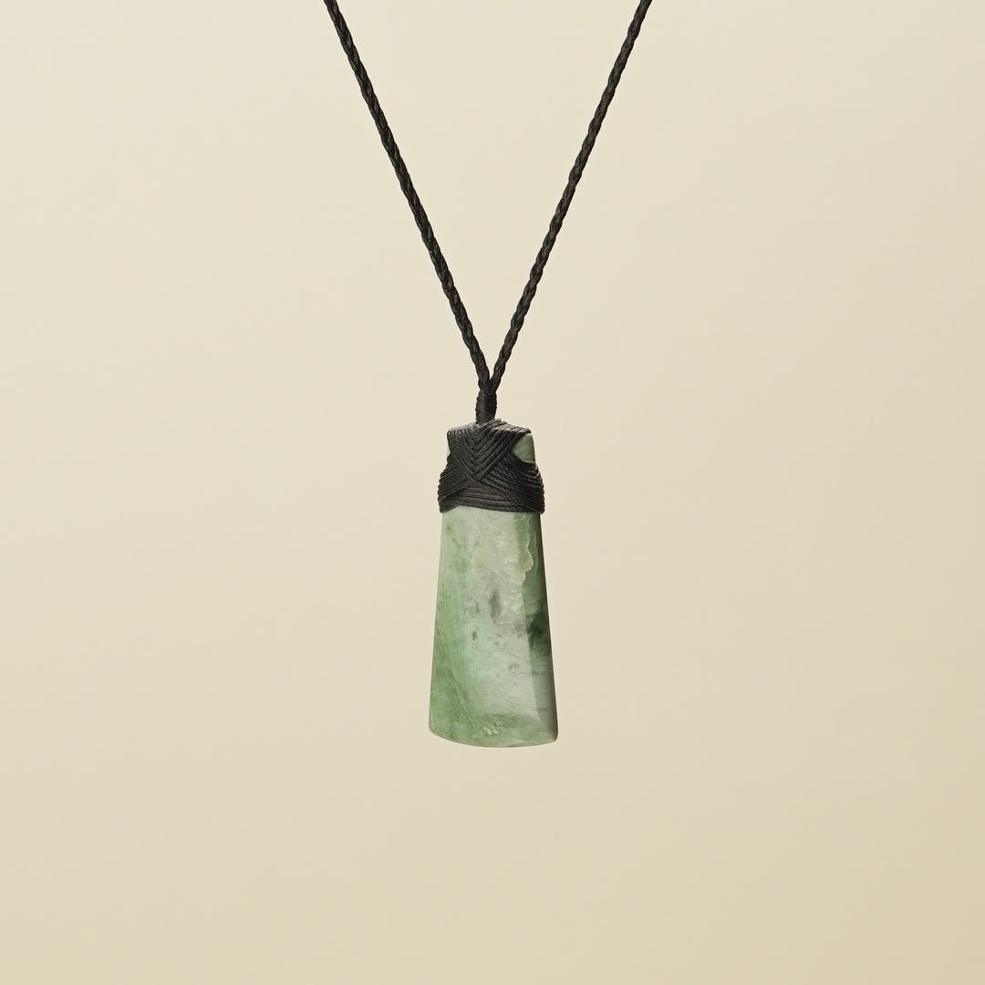 Medium Inanga Pounamu Toki, Black Binding