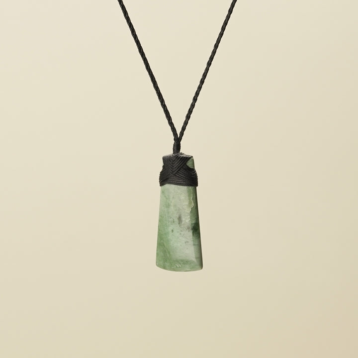 Medium Inanga Pounamu Toki, Black Binding
