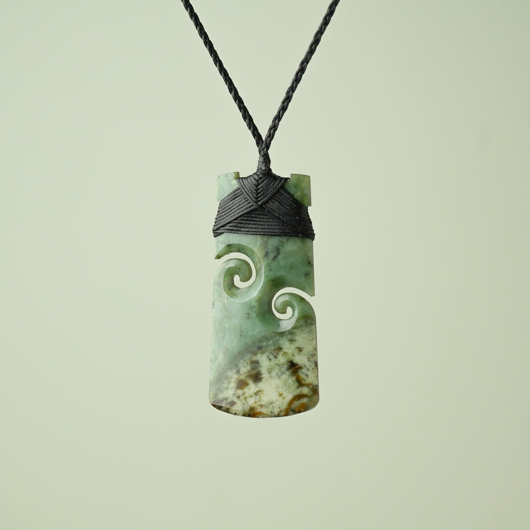 Large Kawakawa Pounamu Toki Pendant