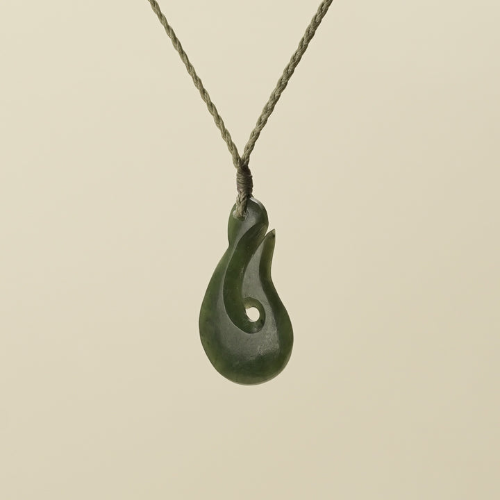 Hei Matau Pendant Medium Kawakawa