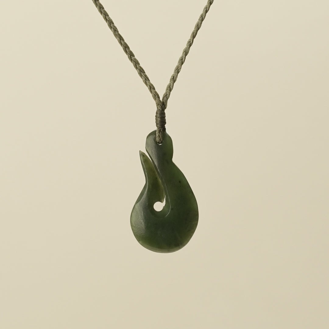 Hei Matau Pendant Medium Kawakawa