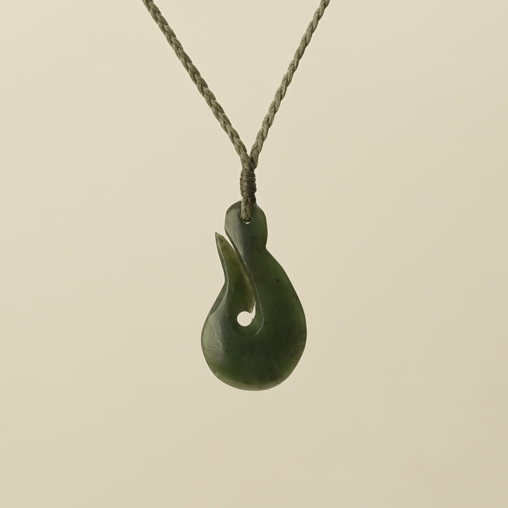 Hei Matau Pendant Medium Kawakawa